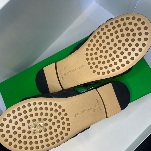 NWT Bottega Veneta slides size 39 - Picture 4 of 6